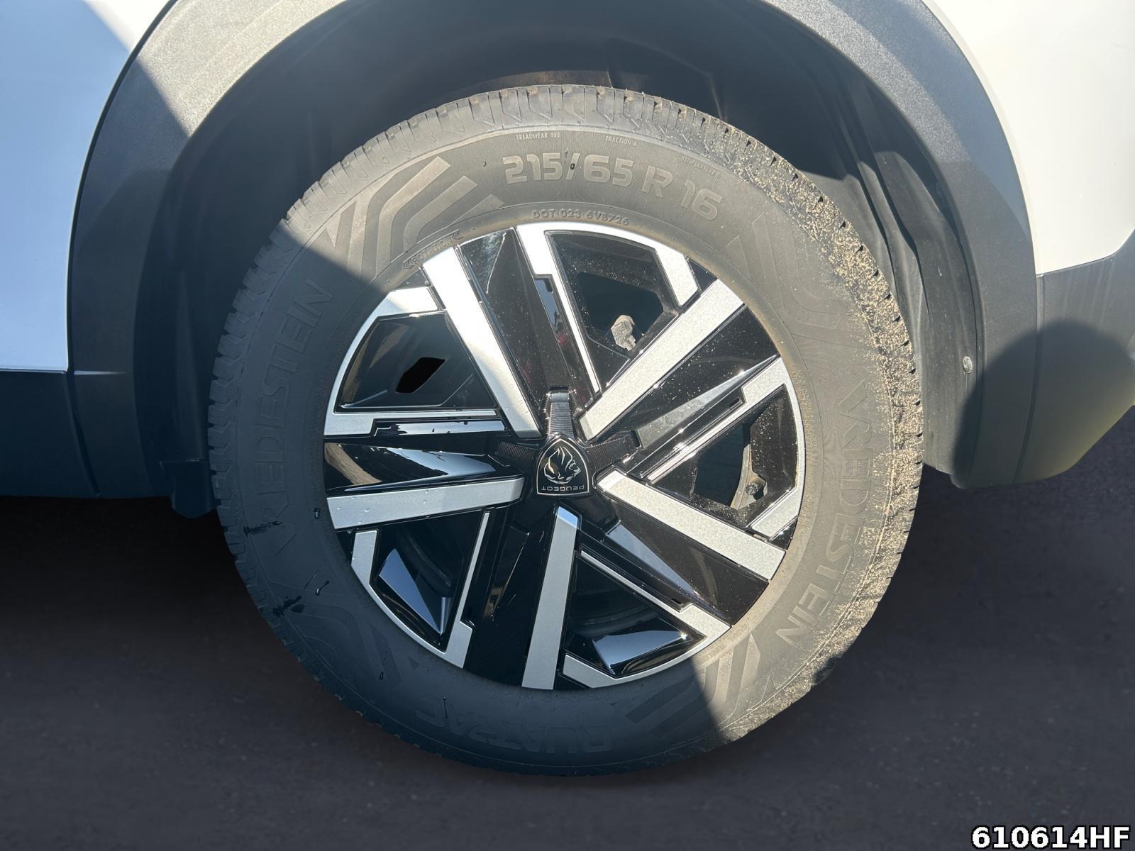 Fahrzeugabbildung Peugeot 2008 Active Hybrid 136 e-DSC6