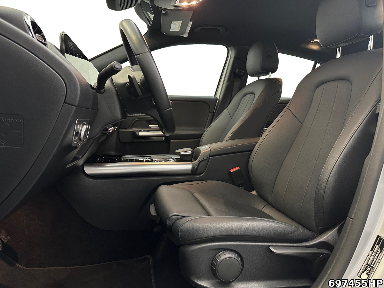 Fahrzeugabbildung Mercedes-Benz GLA 200 Progressive LED Spur CarPlay DAB Totw.