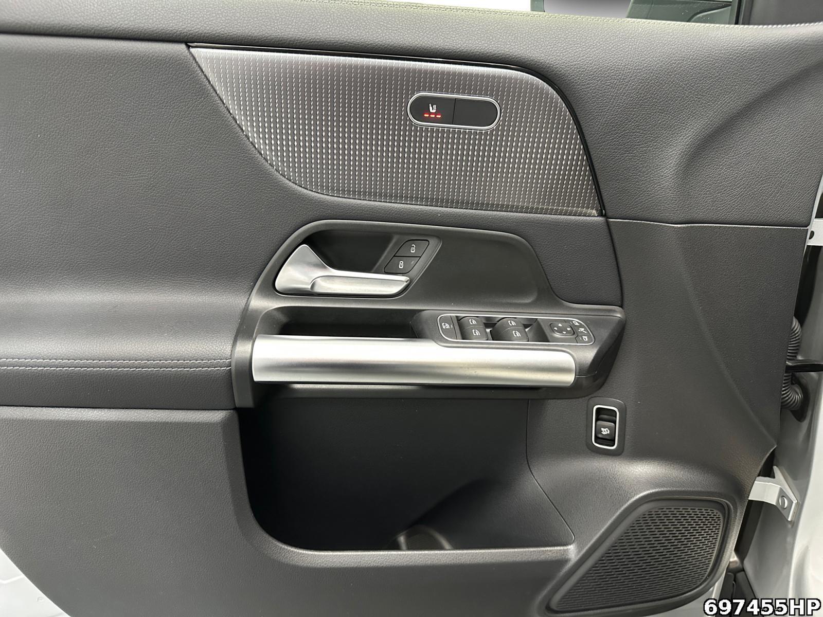 Fahrzeugabbildung Mercedes-Benz GLA 200 Progressive LED Spur CarPlay DAB Totw.