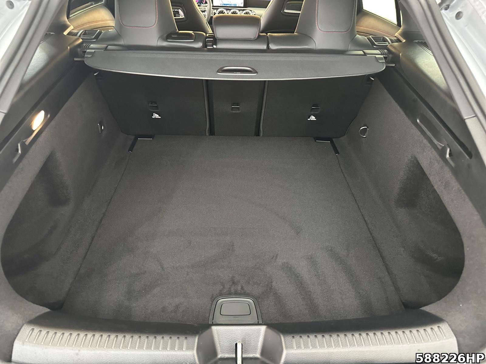 Fahrzeugabbildung Mercedes-Benz CLA 200 Shooting Brake +STANDHZ+MULTI+ADVANCED+