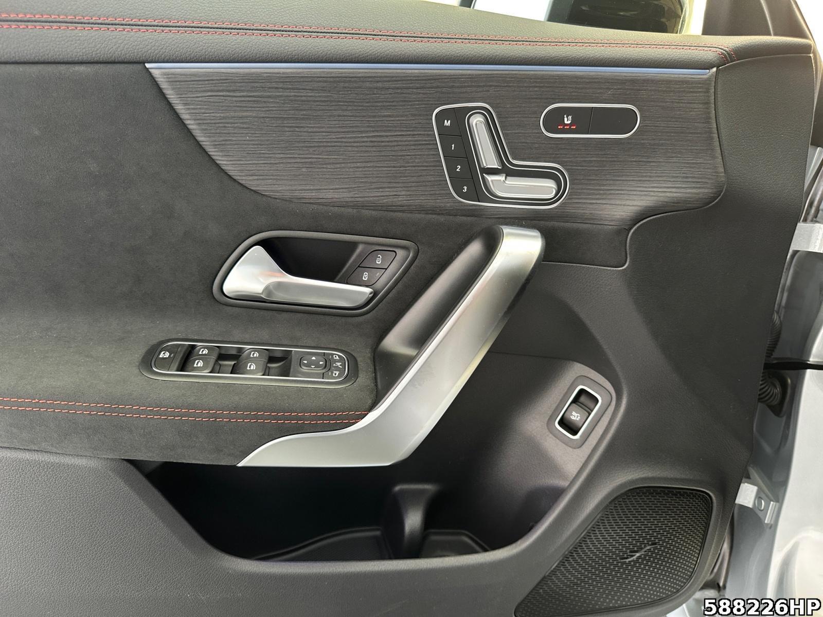 Fahrzeugabbildung Mercedes-Benz CLA 200 Shooting Brake +STANDHZ+MULTI+ADVANCED+