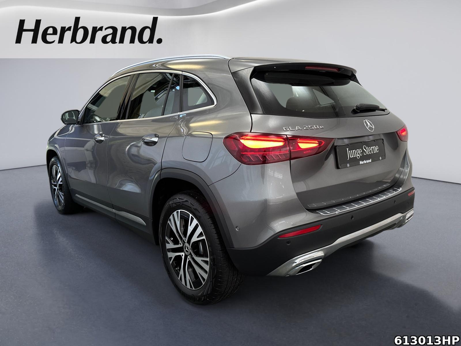 Fahrzeugabbildung Mercedes-Benz GLA 250 e Progressive Keyless Kamera Lenkradhzg.