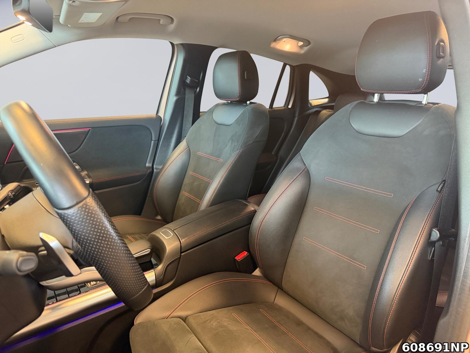 Fahrzeugabbildung Mercedes-Benz GLA 200 AMG Line Ambiente Totwinkel Carplay AHK