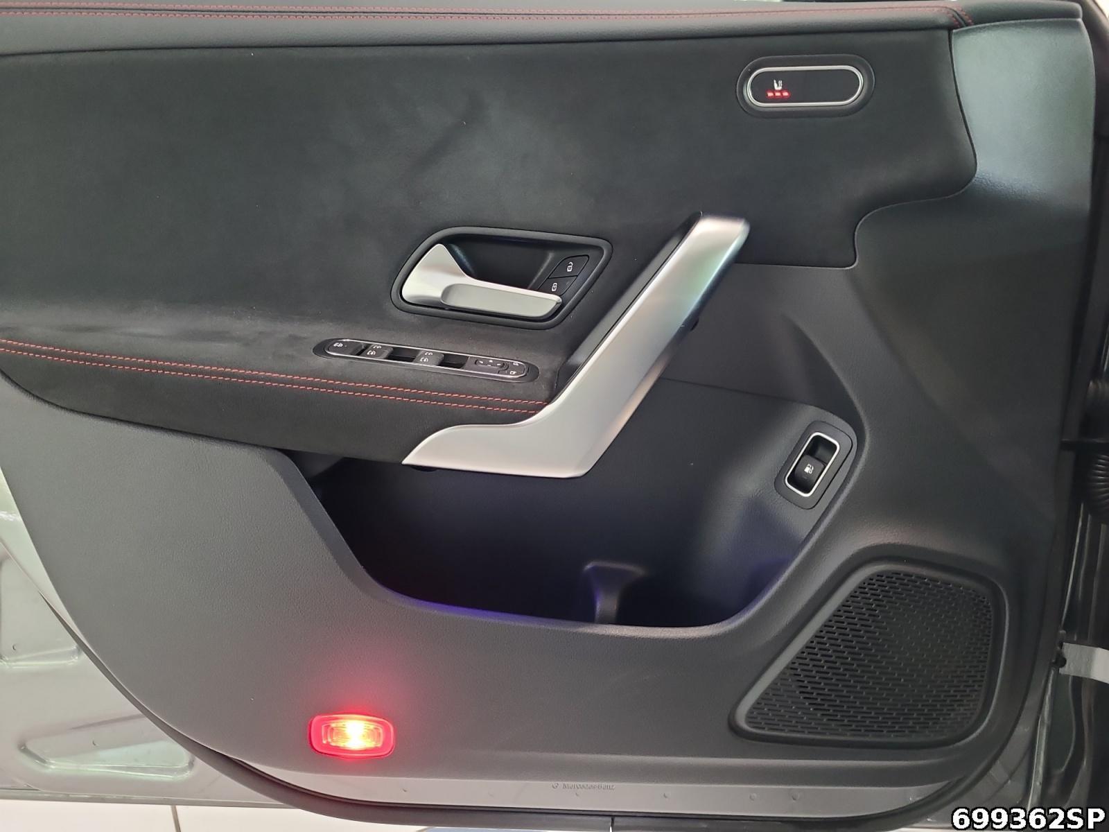 Fahrzeugabbildung Mercedes-Benz CLA 250 e SB AMG Pano Night CarPlay Kamera 18