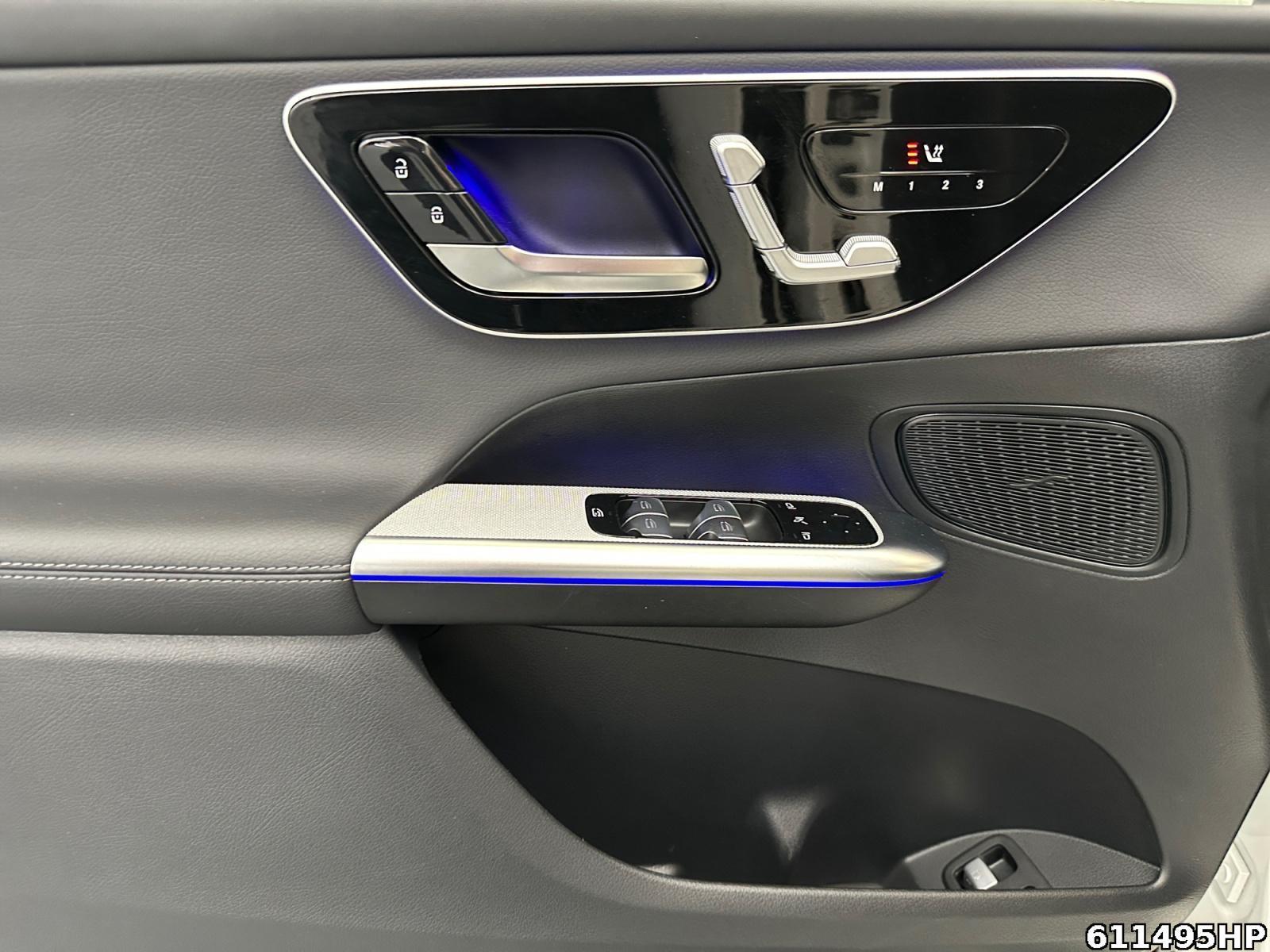 Fahrzeugabbildung Mercedes-Benz GLC 300 e 4M AMG Pano AHK Distronic Memory LED