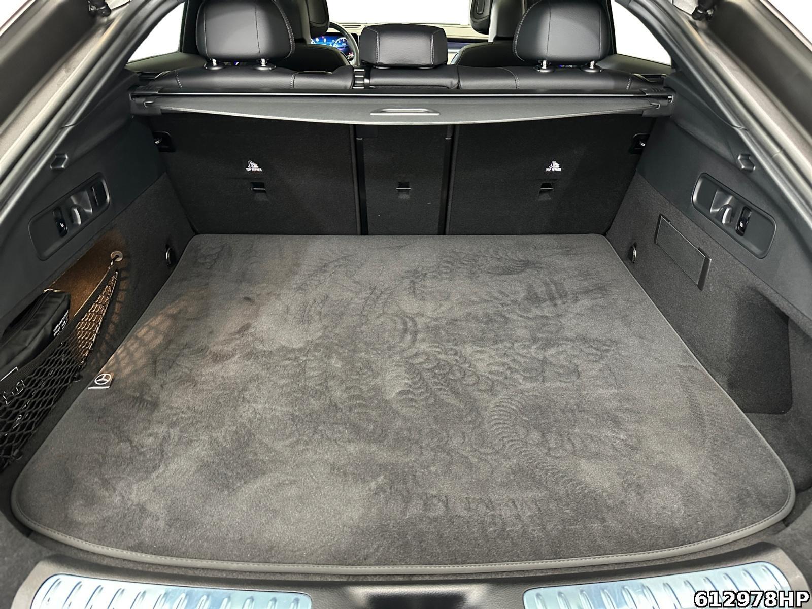 Fahrzeugabbildung Mercedes-Benz GLC 300 4M AMG Coupé AHK Pano HUD Burmester Nigh
