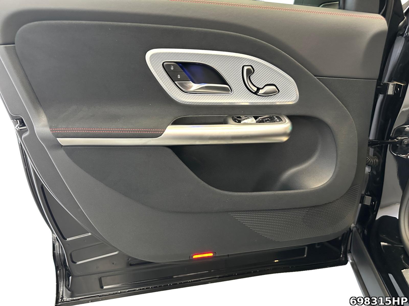 Fahrzeugabbildung Mercedes-Benz GLB 200 +AMG+NIGHT+AHK+MULTIBEAM+SUPERSCREEN+