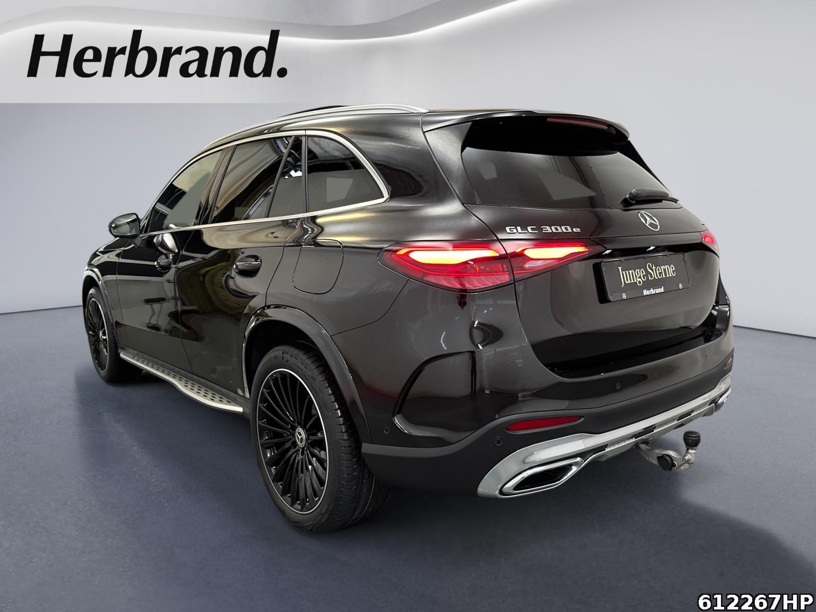 Fahrzeugabbildung Mercedes-Benz GLC 300 e 4M AMG AHK Pano 360°DistonicMemoryLED