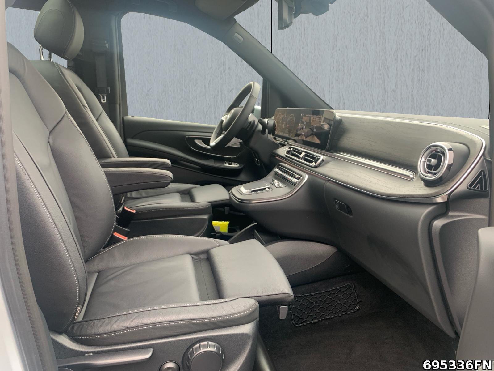 Fahrzeugabbildung Mercedes-Benz V 300 AVG/L *AIRMATIC*STANDHEIZ*PANO-DACH*AHK*