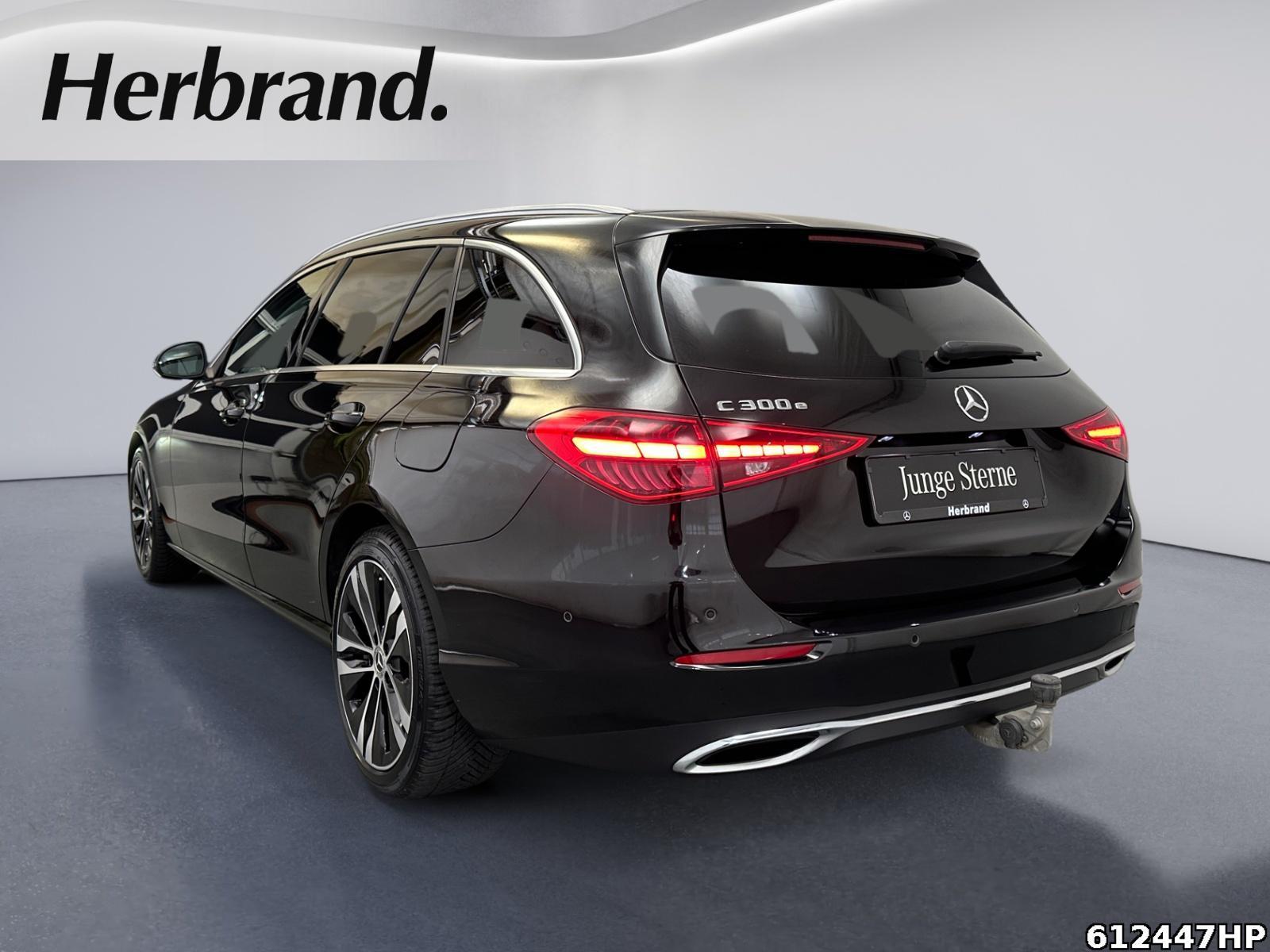 Fahrzeugabbildung Mercedes-Benz C 300 e T Avantgarde Pano AHK Distronic Ambiente