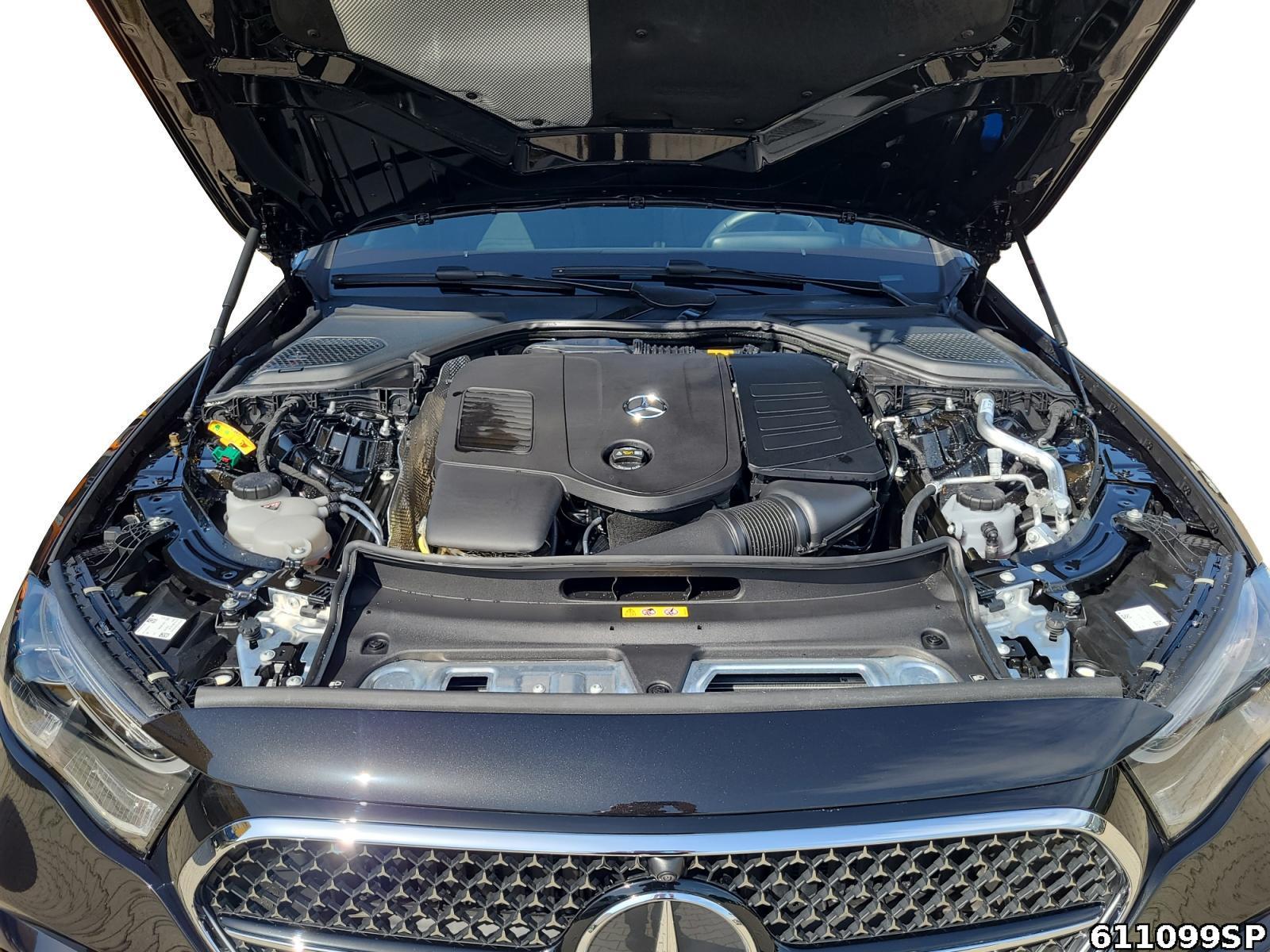 Fahrzeugabbildung Mercedes-Benz E 300 e AMG Pano Night Digital-Light Distronic
