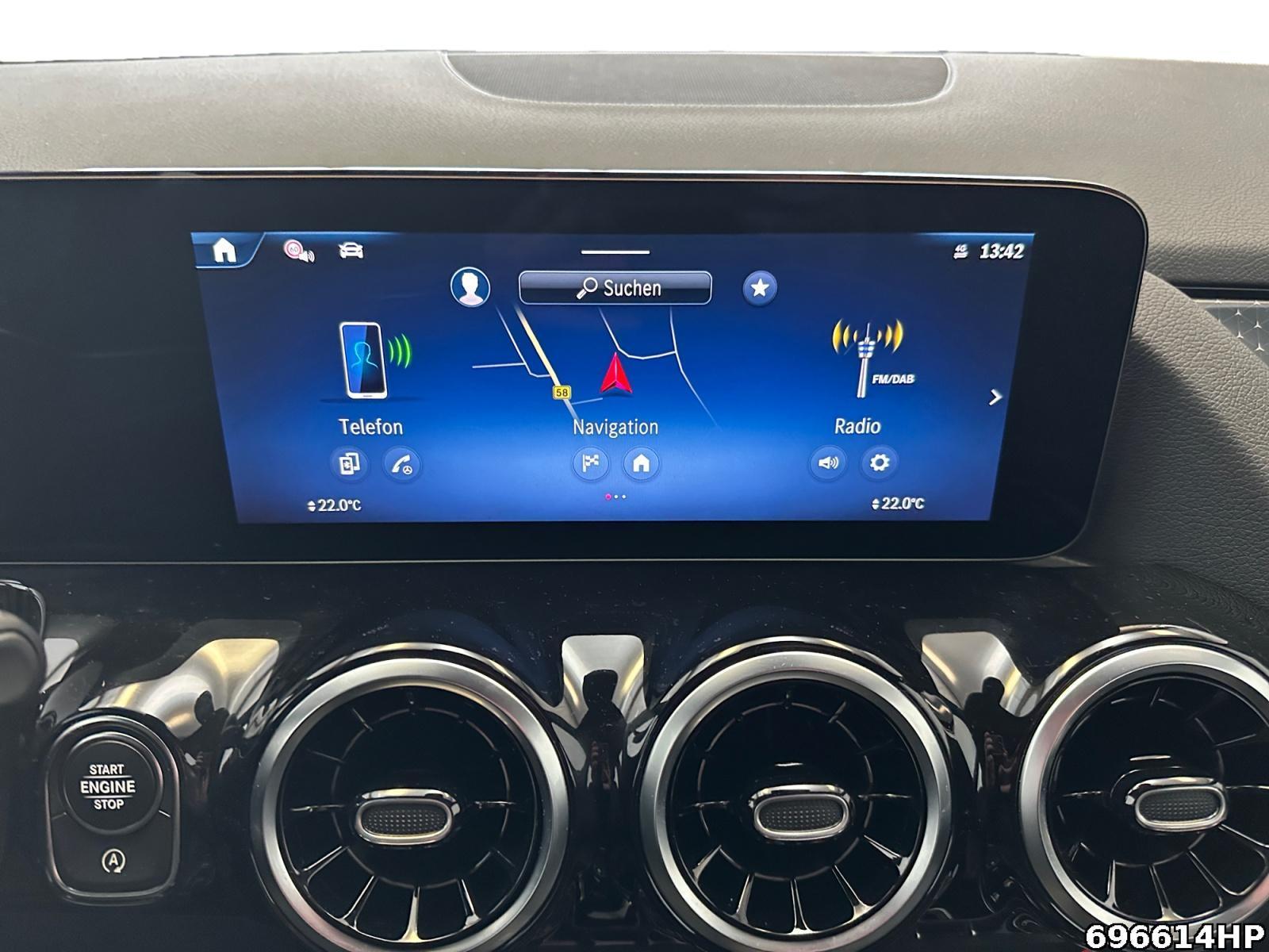 Fahrzeugabbildung Mercedes-Benz GLA 200 Progressive AHK Distronic LED