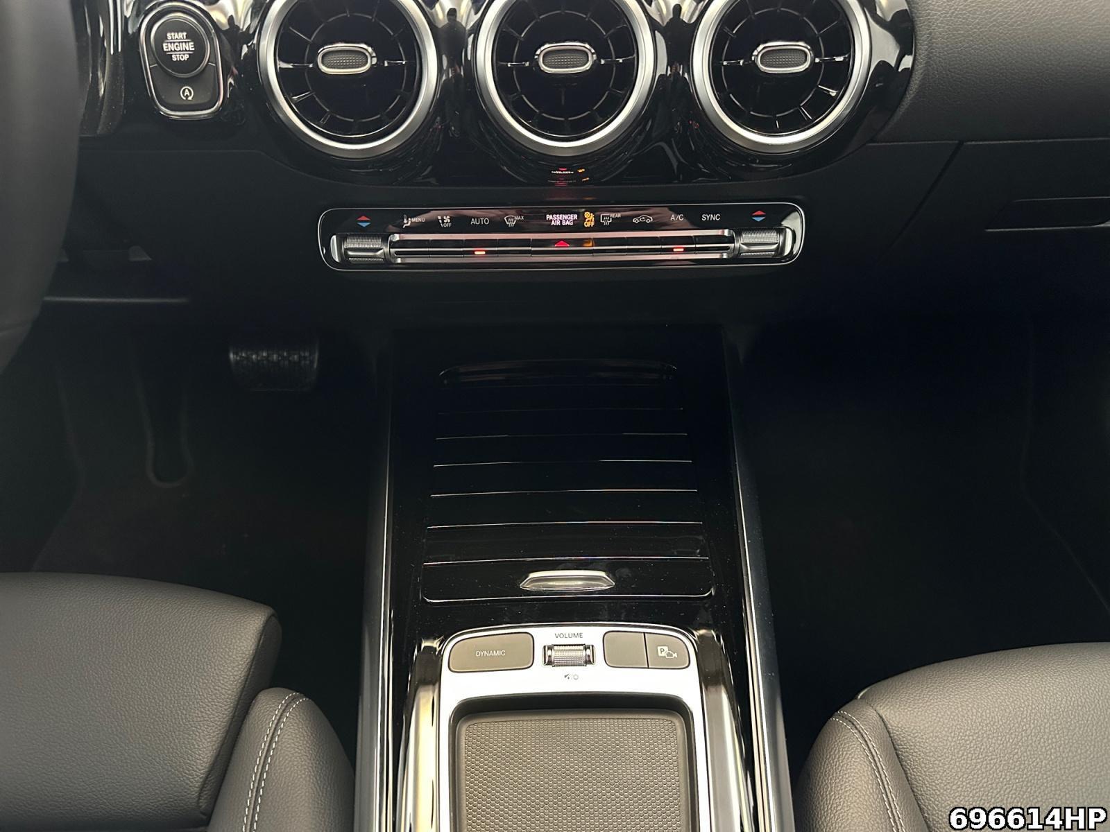 Fahrzeugabbildung Mercedes-Benz GLA 200 Progressive AHK Distronic LED