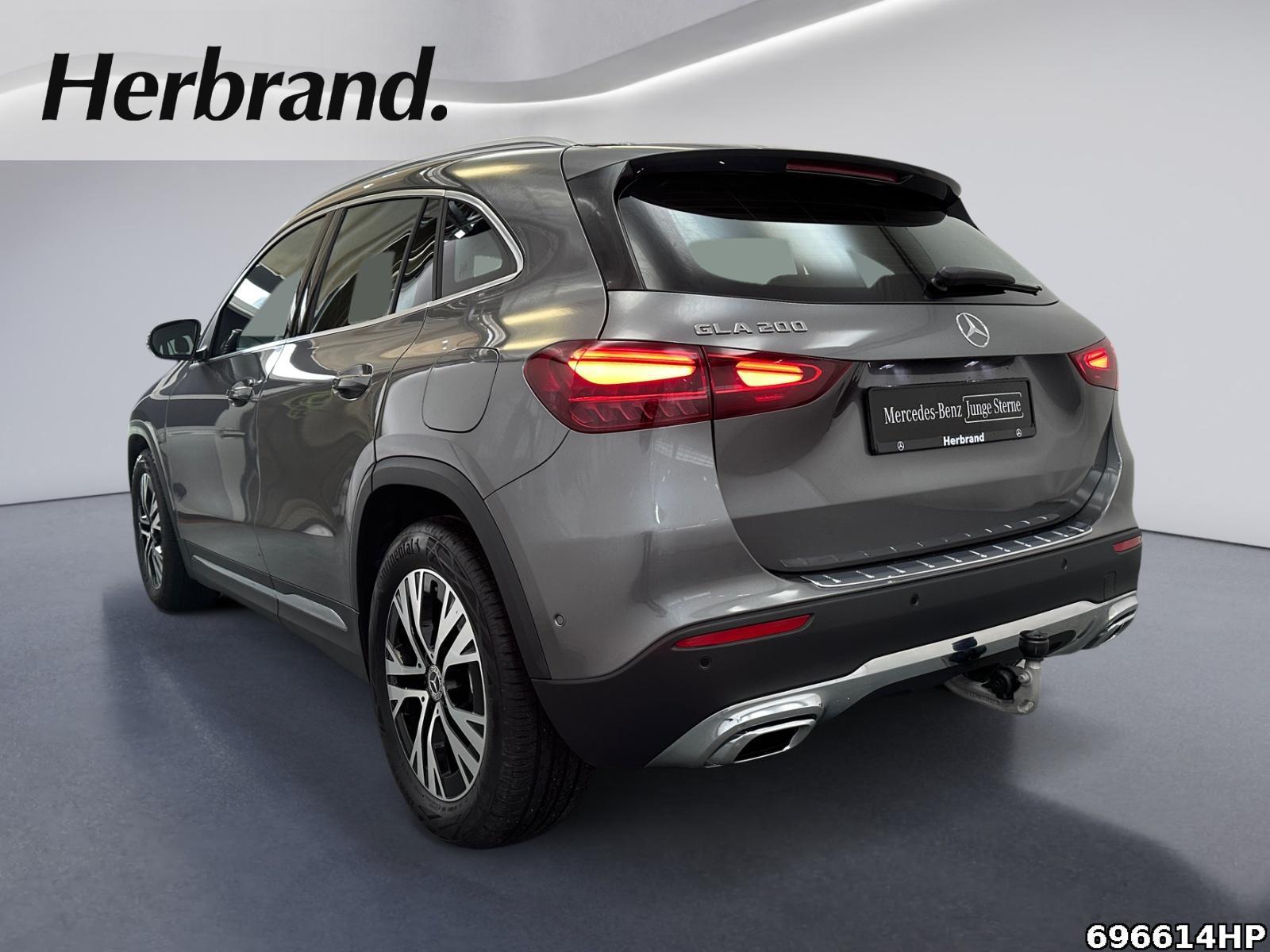 Fahrzeugabbildung Mercedes-Benz GLA 200 Progressive AHK Distronic LED