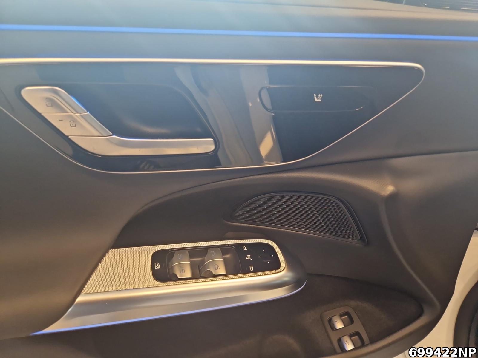 Fahrzeugabbildung Mercedes-Benz E 300 e Avantgarde Pano Distronic Ambiente CarP