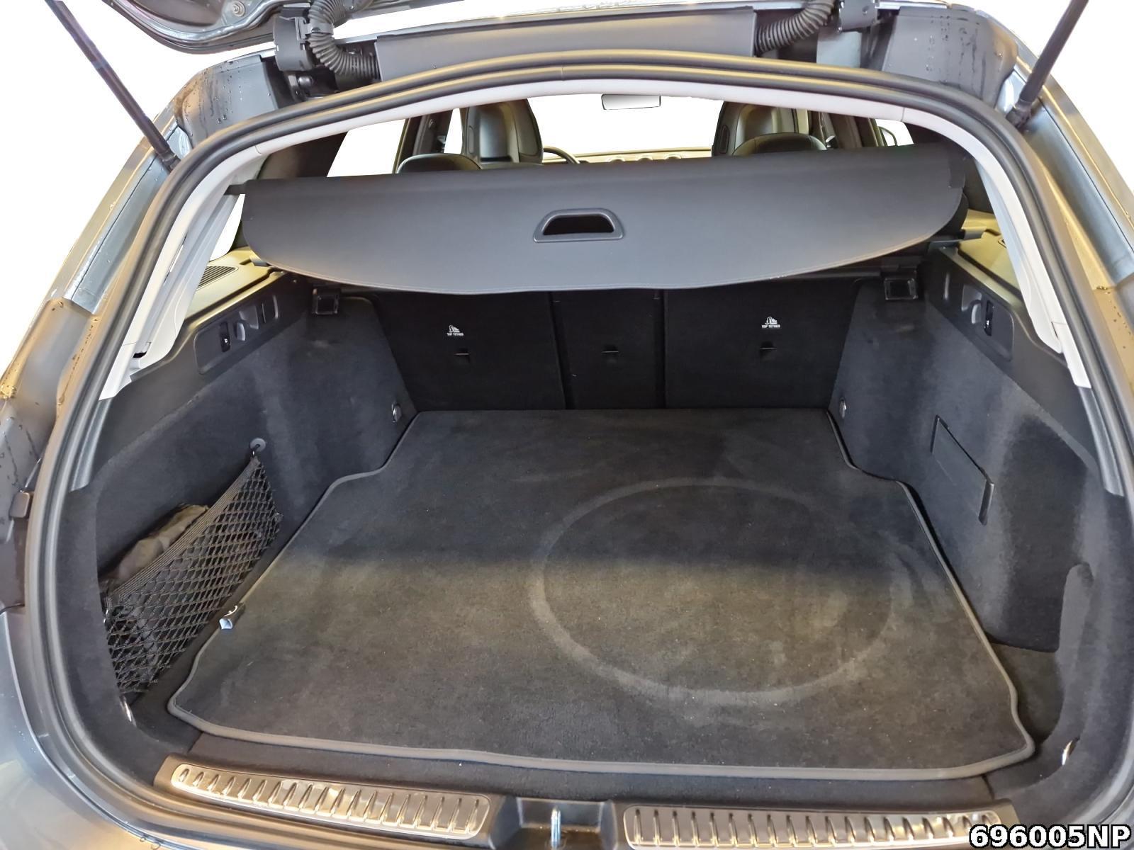 Fahrzeugabbildung Mercedes-Benz C 220 d T AMG Line Panorama Rückfahrkamera DAB+