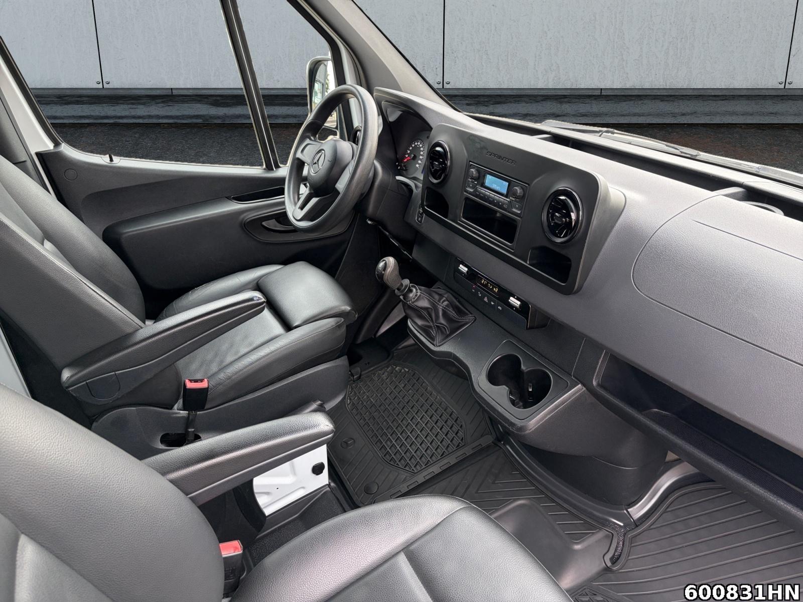 Fahrzeugabbildung Mercedes-Benz Sprinter 317 CDI *Maxi DoKa*AHK3,5t*Klima*Leder*