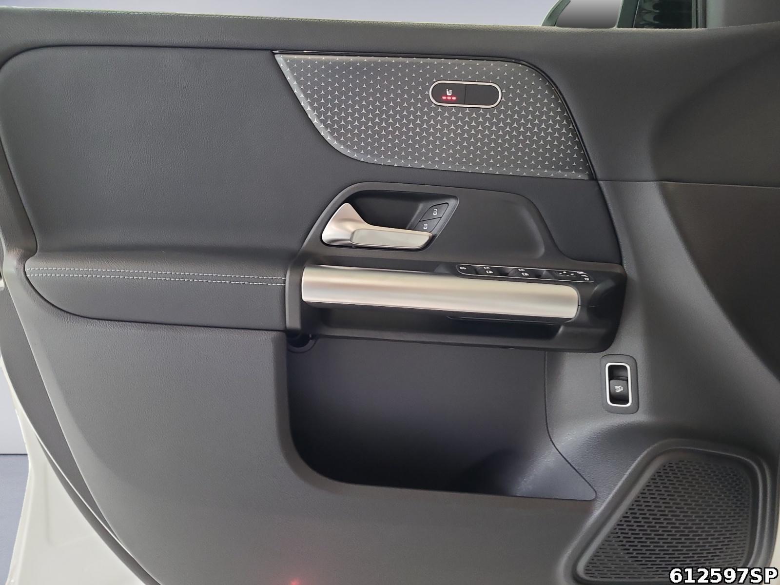 Fahrzeugabbildung Mercedes-Benz GLA 200 Progressive AHK Night Kamera LED