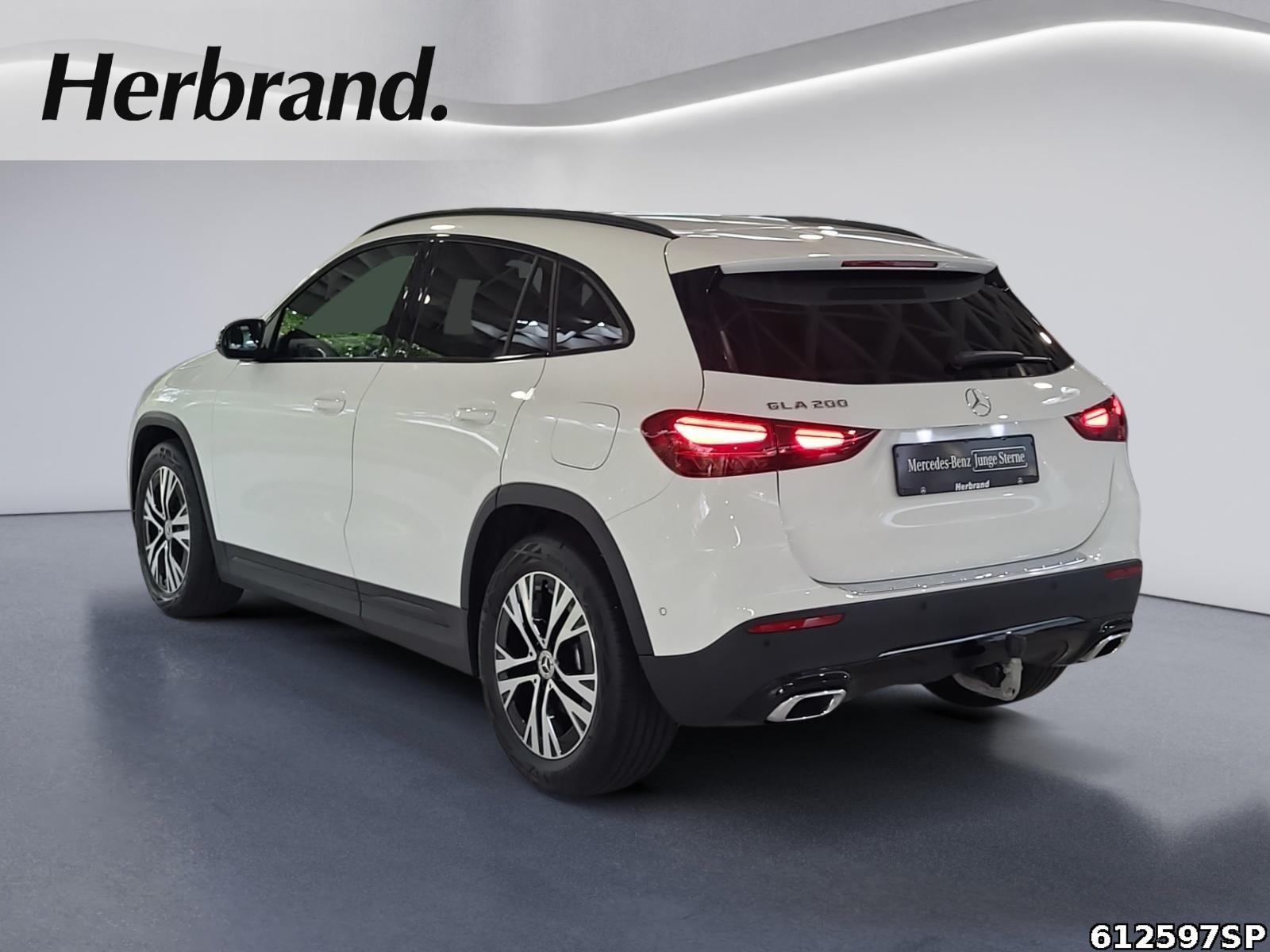 Fahrzeugabbildung Mercedes-Benz GLA 200 Progressive AHK Night Kamera LED