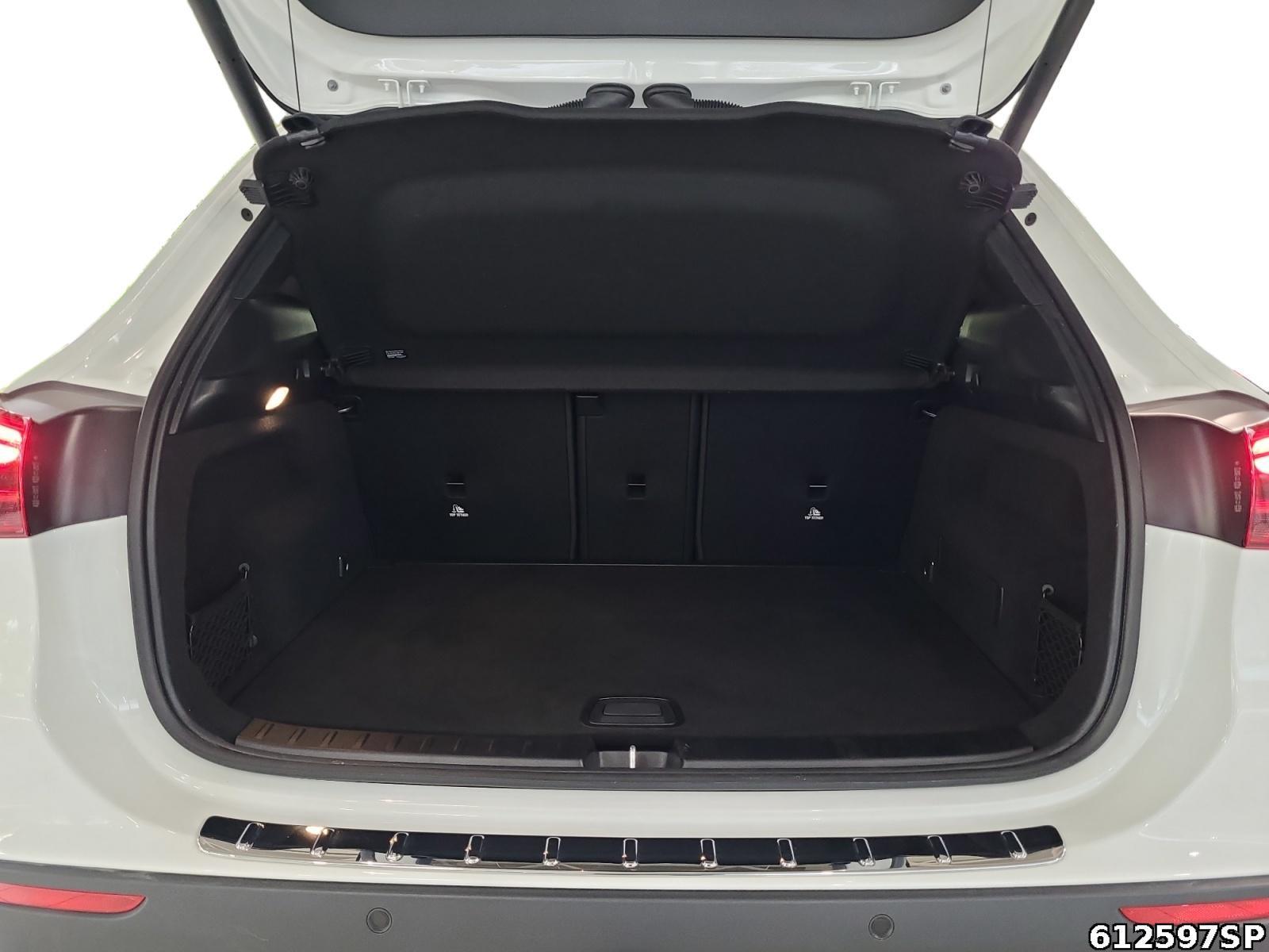 Fahrzeugabbildung Mercedes-Benz GLA 200 Progressive AHK Night Kamera LED
