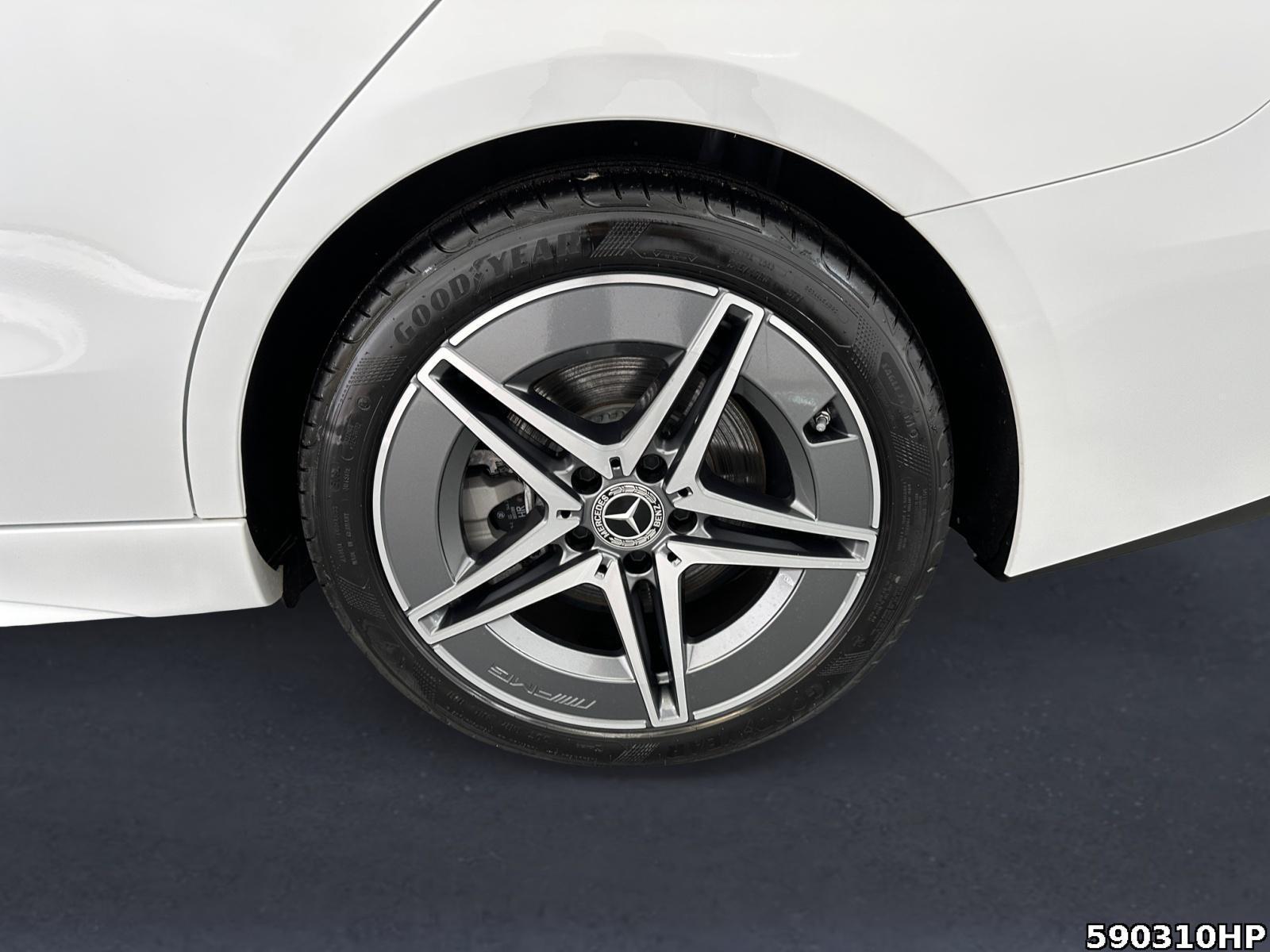 Fahrzeugabbildung Mercedes-Benz C 300 AMG Ambiente Kamera KEYLESS CarPlay LED