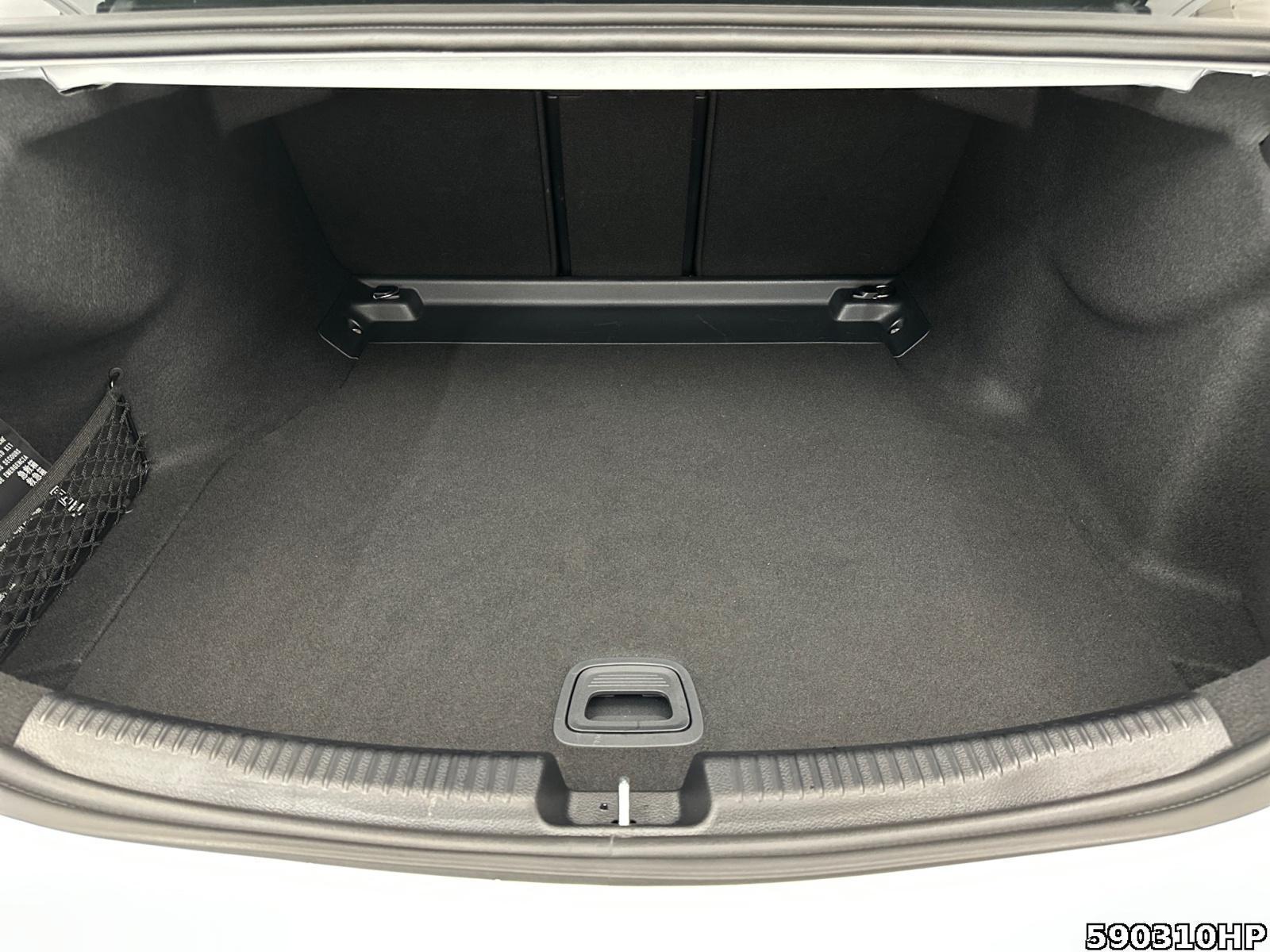 Fahrzeugabbildung Mercedes-Benz C 300 AMG Ambiente Kamera KEYLESS CarPlay LED