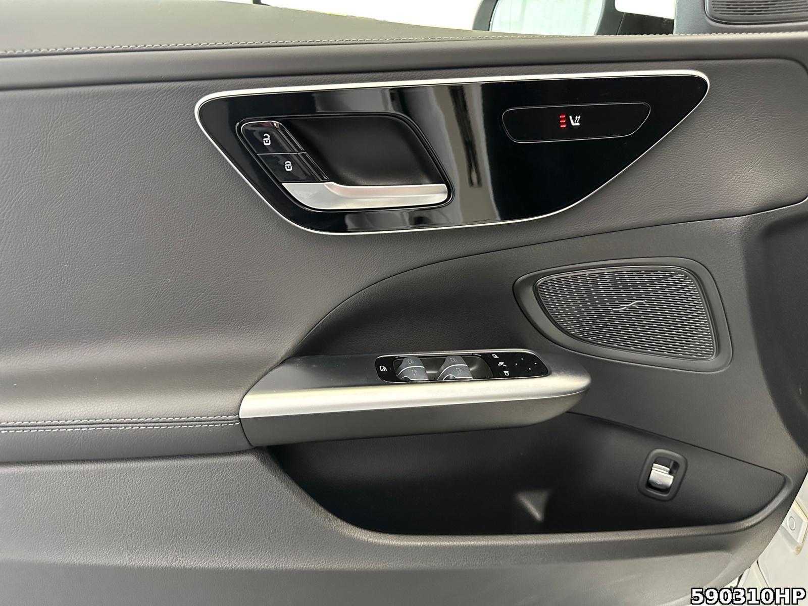 Fahrzeugabbildung Mercedes-Benz C 300 AMG Ambiente Kamera KEYLESS CarPlay LED