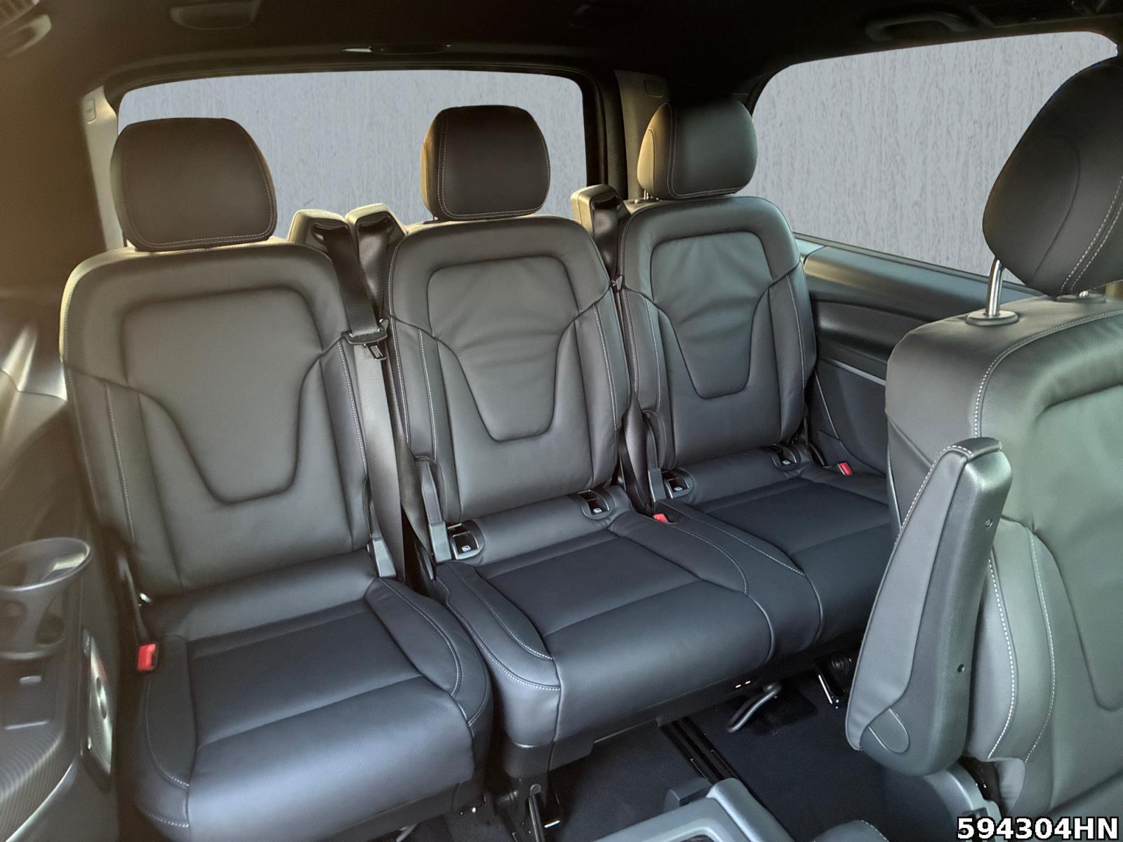 Fahrzeugabbildung Mercedes-Benz V 250 AVG/L AMG *7 SITZE*STANDHEIZ*AHK*BURMESTER