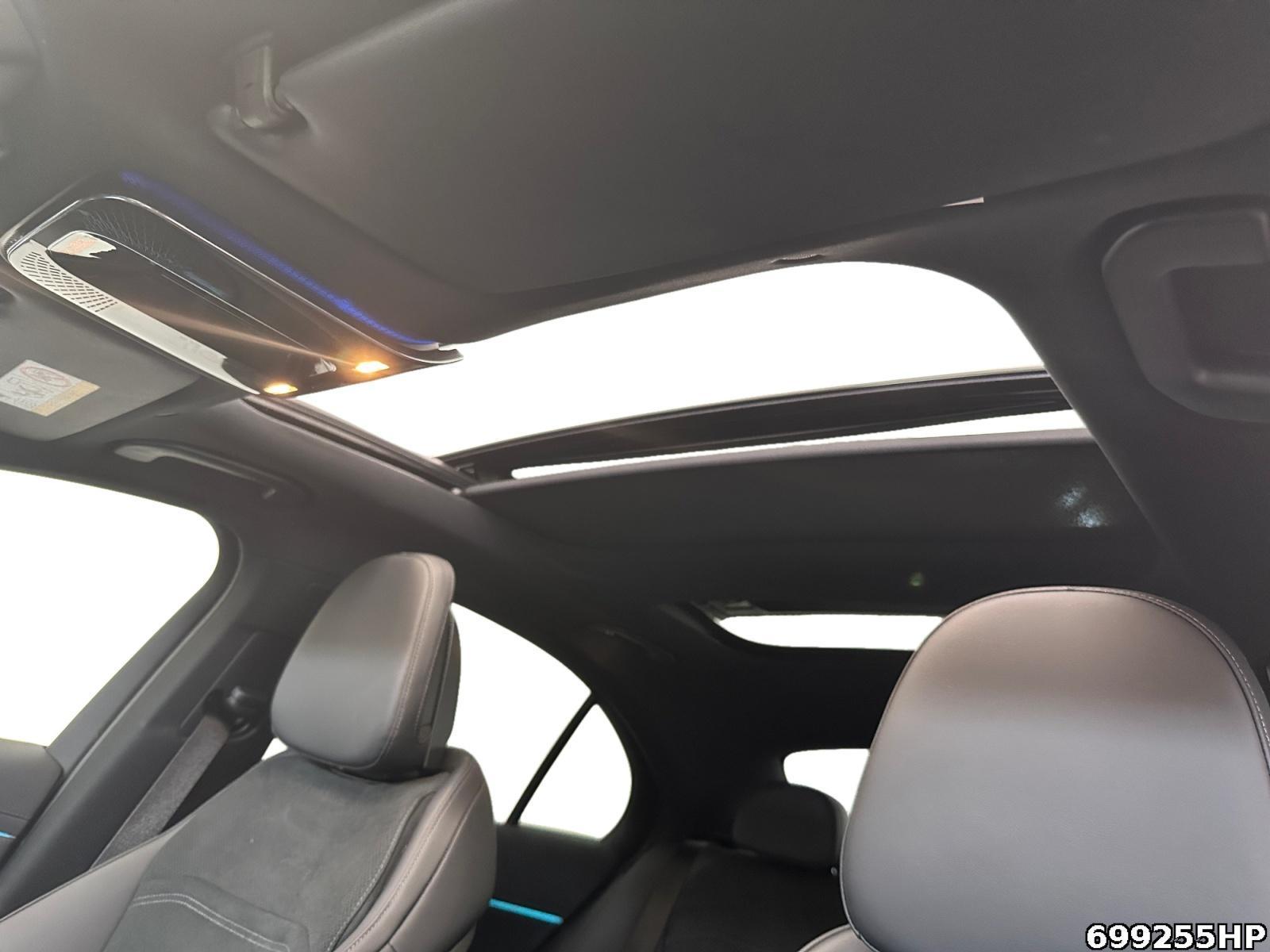 Fahrzeugabbildung Mercedes-Benz E 220 d AMG Night PANO DISTRONIC KEYLESS Ambient