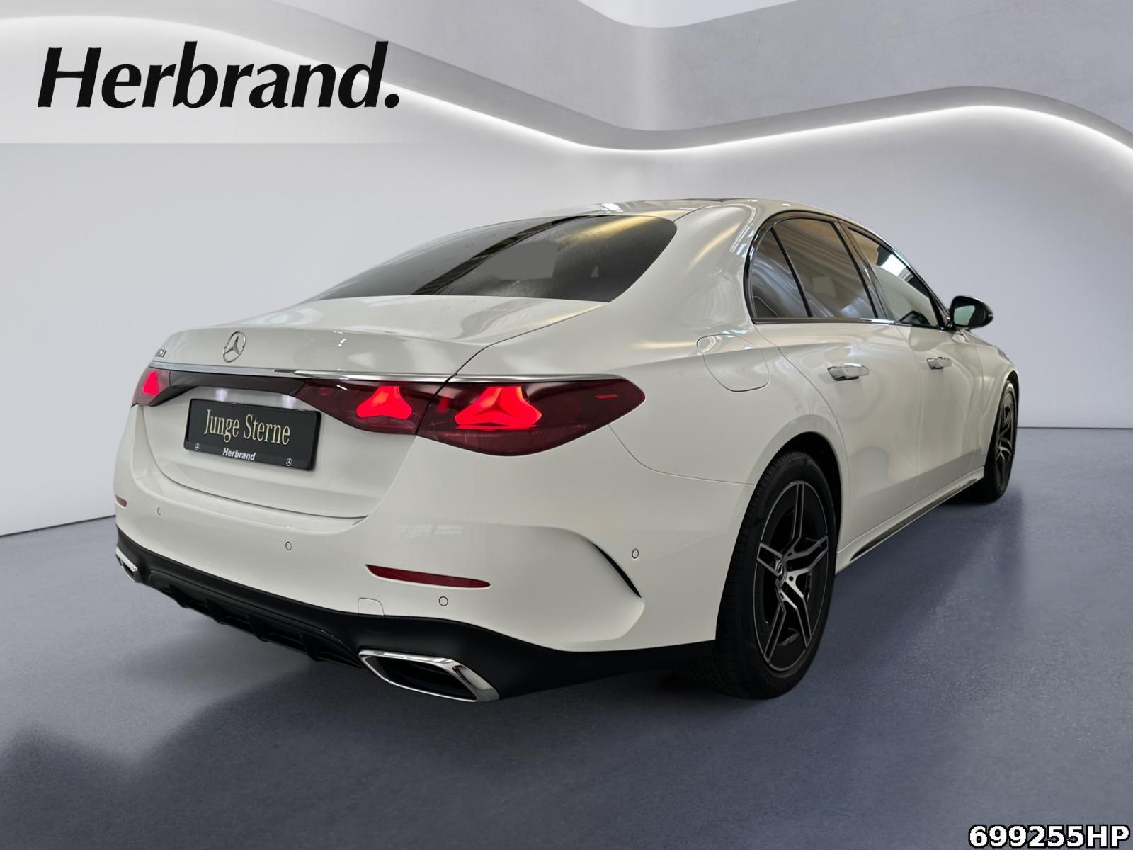 Fahrzeugabbildung Mercedes-Benz E 220 d AMG Night PANO DISTRONIC KEYLESS Ambient