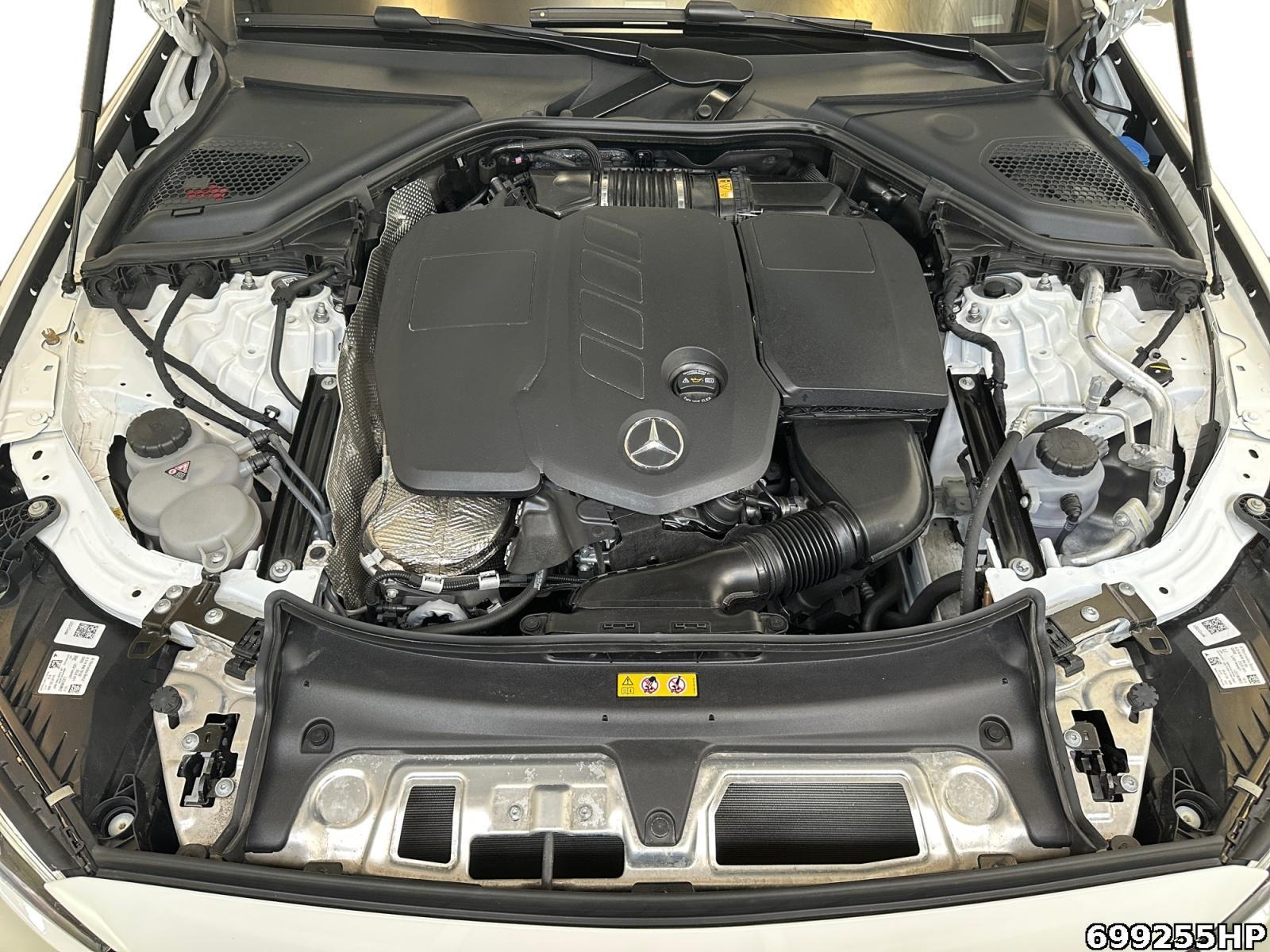Fahrzeugabbildung Mercedes-Benz E 220 d AMG Night PANO DISTRONIC KEYLESS Ambient