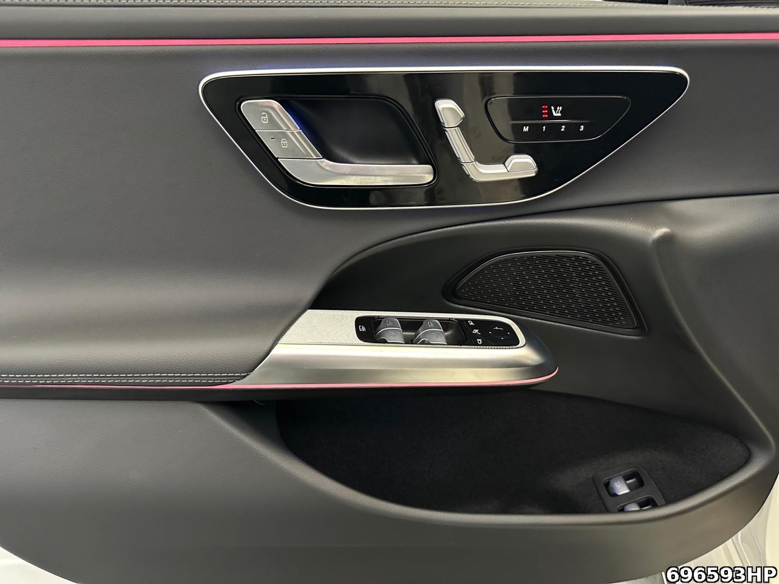 Fahrzeugabbildung Mercedes-Benz E 400 e 4M AMG Night Pano 360° DIGITAL LIGHT 20