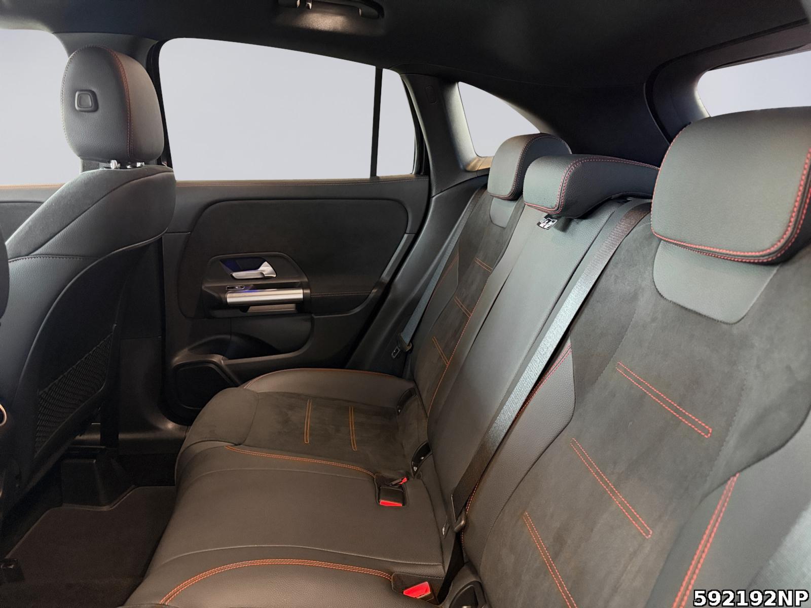 Fahrzeugabbildung Mercedes-Benz GLA 200 d AMG Keyless-Go Kamera LED Ambiente