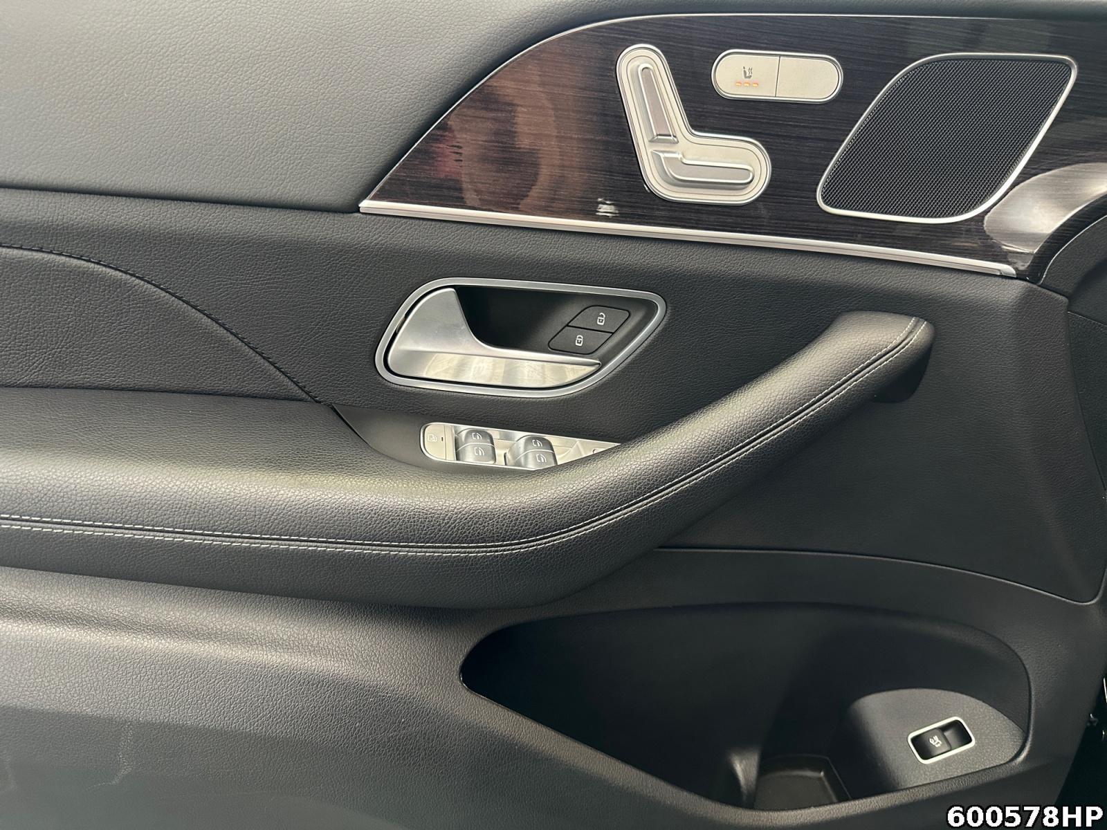 Fahrzeugabbildung Mercedes-Benz GLE 300 d 4M Pano DISTRONIC AHK CarPlay Widesrc