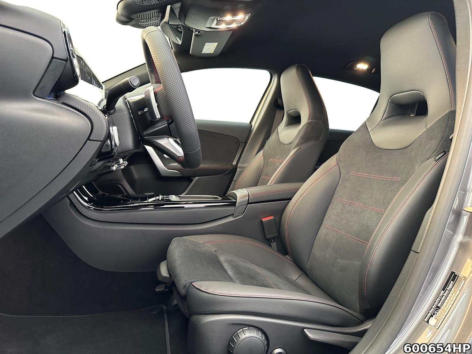Fahrzeugabbildung Mercedes-Benz A 250 AMG Night AHK Kamera Ambiente KeylessGo