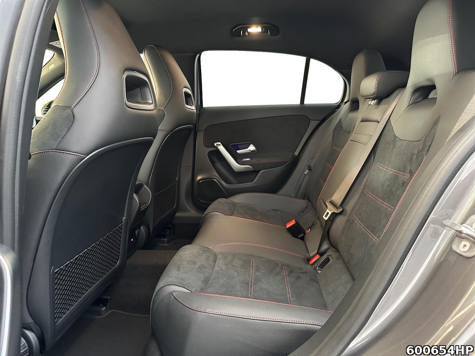 Fahrzeugabbildung Mercedes-Benz A 250 AMG Night AHK Kamera Ambiente KeylessGo