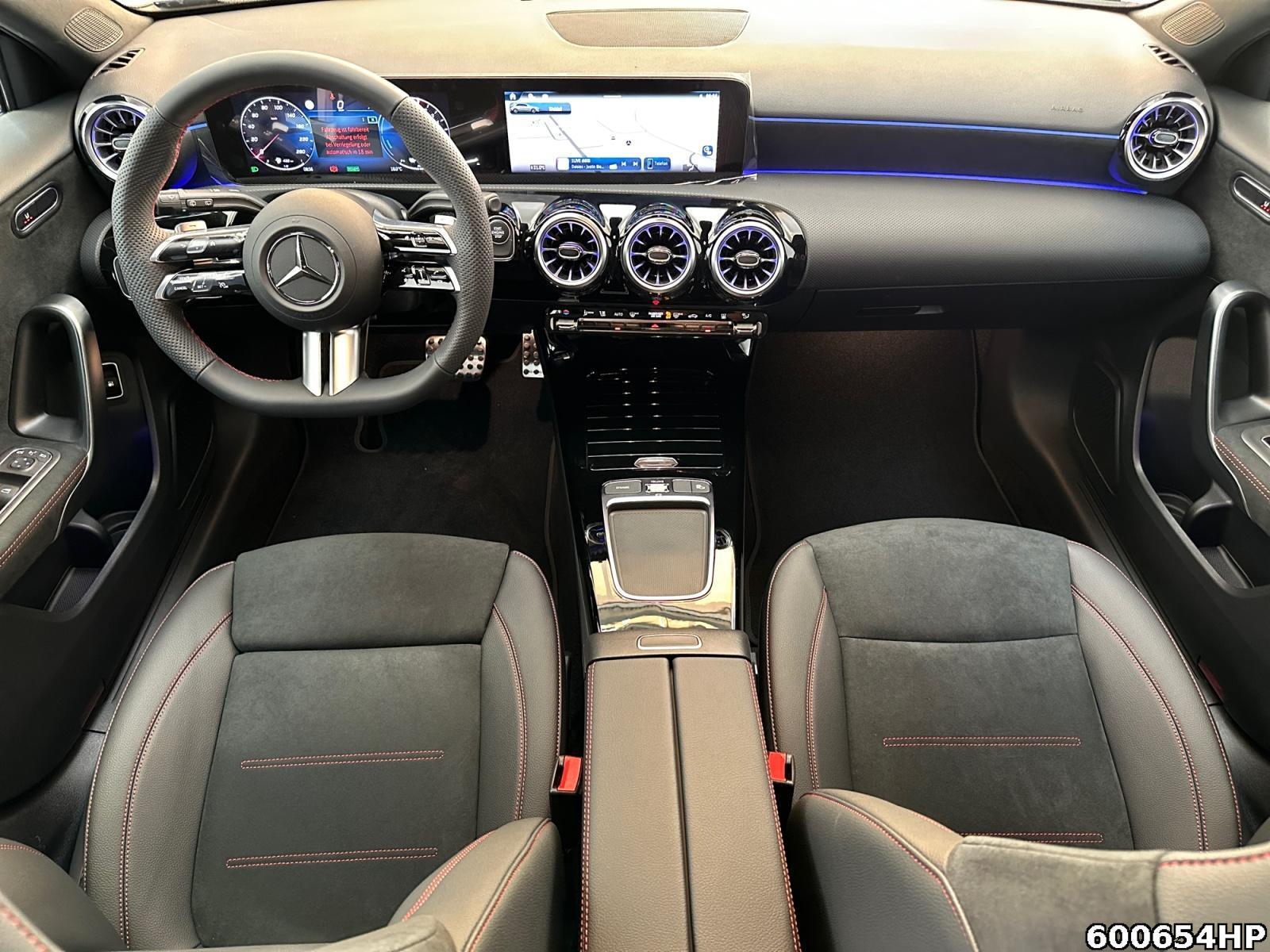 Fahrzeugabbildung Mercedes-Benz A 250 AMG Night AHK Kamera Ambiente KeylessGo
