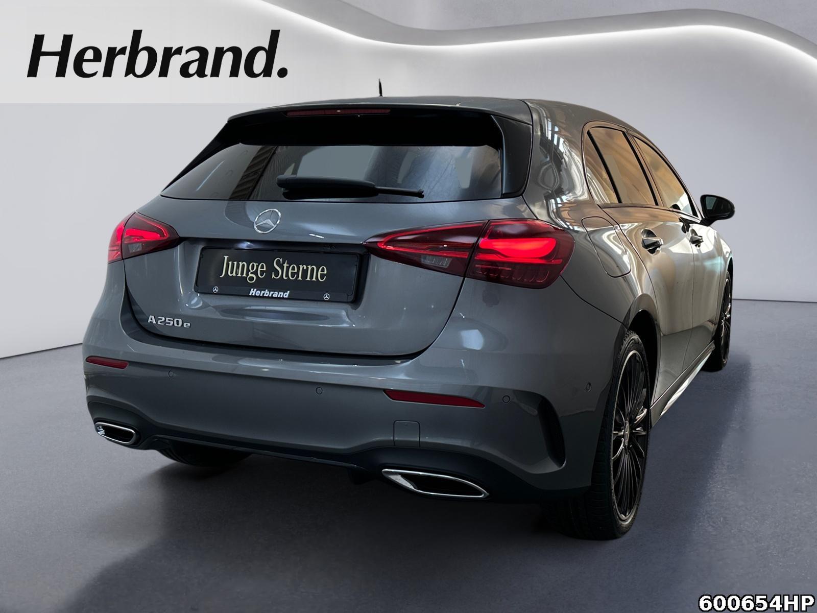 Fahrzeugabbildung Mercedes-Benz A 250 AMG Night AHK Kamera Ambiente KeylessGo