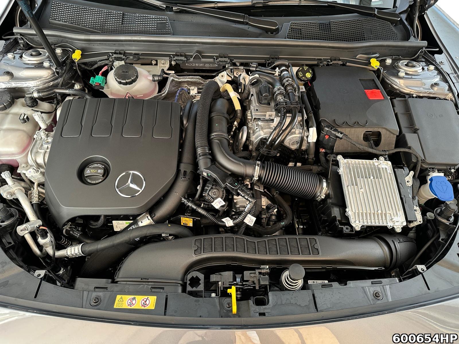 Fahrzeugabbildung Mercedes-Benz A 250 AMG Night AHK Kamera Ambiente KeylessGo