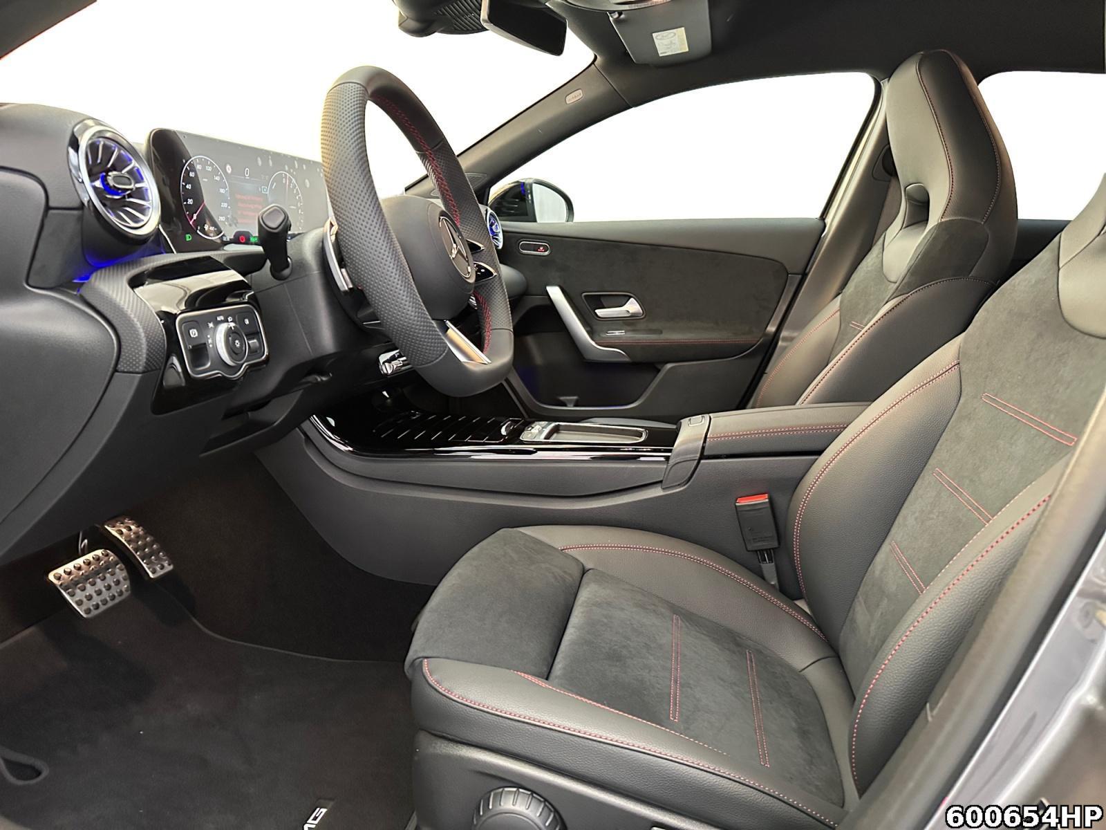 Fahrzeugabbildung Mercedes-Benz A 250 AMG Night AHK Kamera Ambiente KeylessGo
