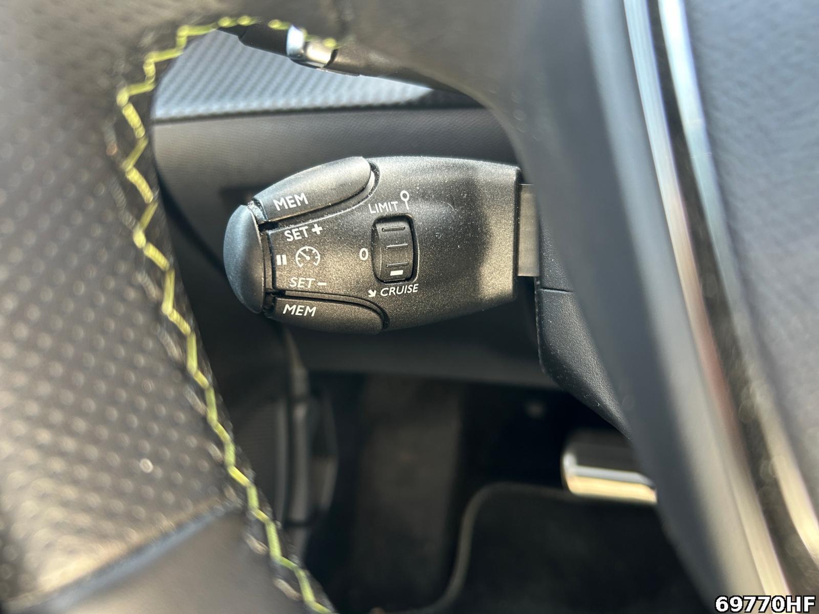 Fahrzeugabbildung Peugeot 208 1.2 Hybrid 136 GT (EURO 6e)