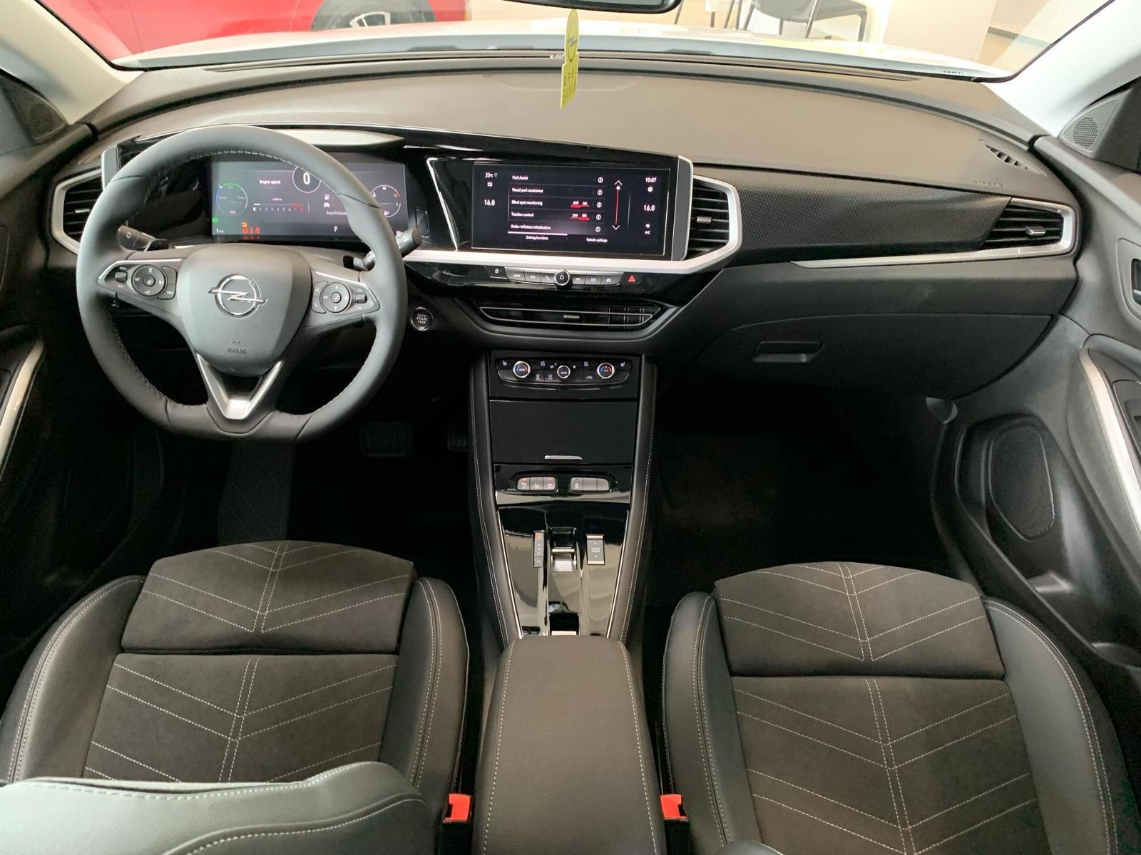 Fahrzeugabbildung Opel Grandland X GS +NAVI+SHZ+CARPLAY+TEMPOMAT+KAMERA