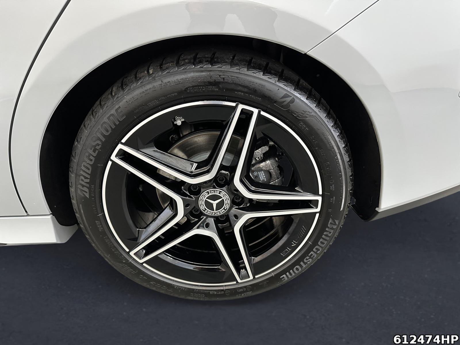 Fahrzeugabbildung Mercedes-Benz CLA 200 Shooting Brake AMG Pano Night Distronic Keyless 360°
