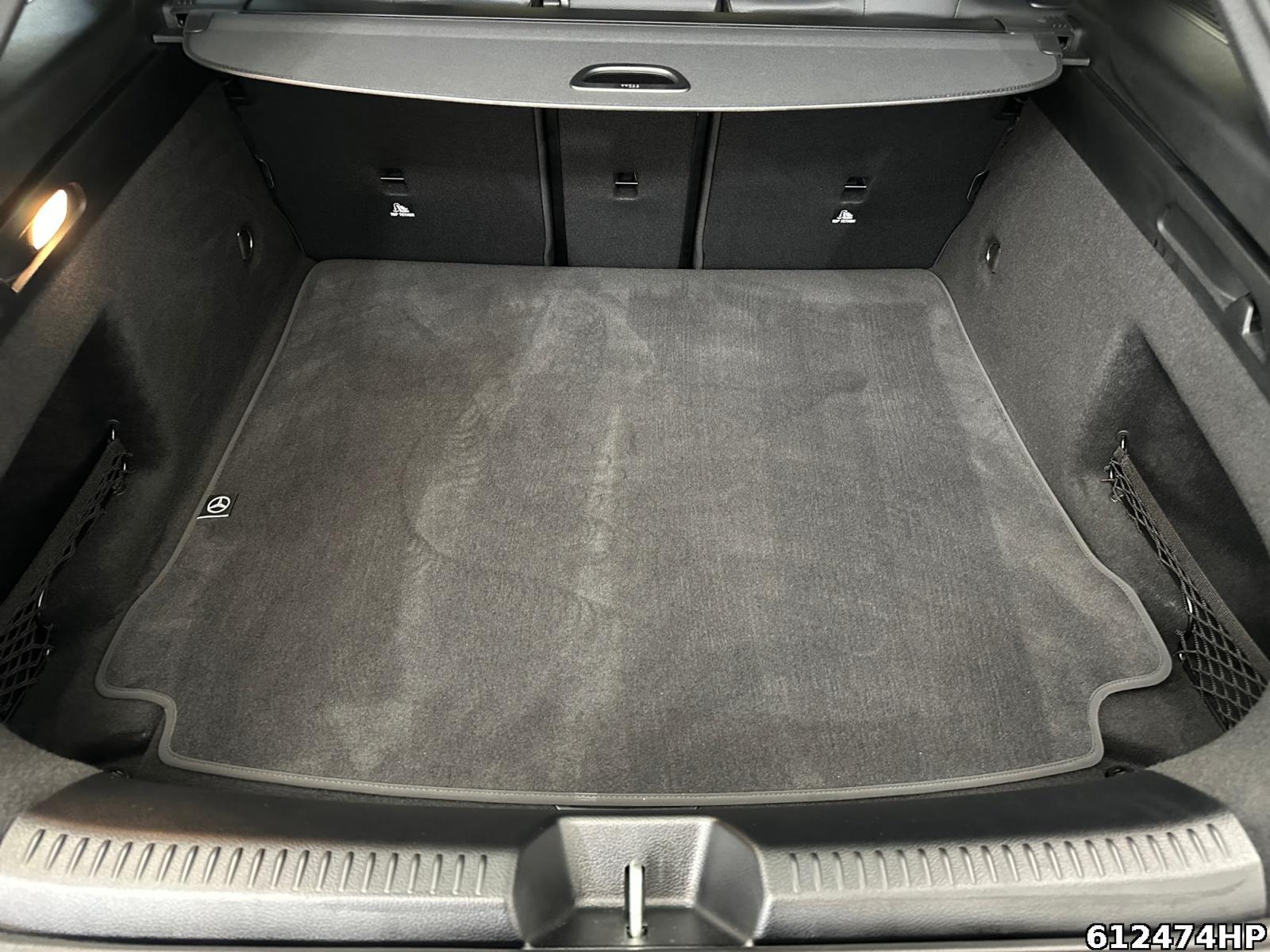 Fahrzeugabbildung Mercedes-Benz CLA 200 Shooting Brake AMG Pano Night Distronic Keyless 360°