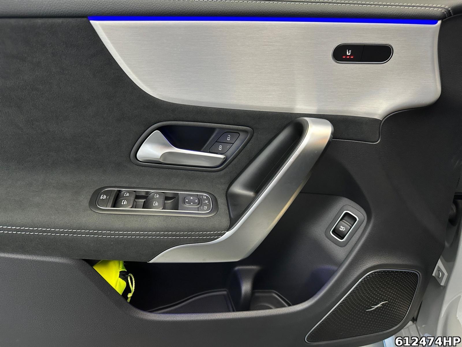 Fahrzeugabbildung Mercedes-Benz CLA 200 Shooting Brake AMG Pano Night Distronic Keyless 360°