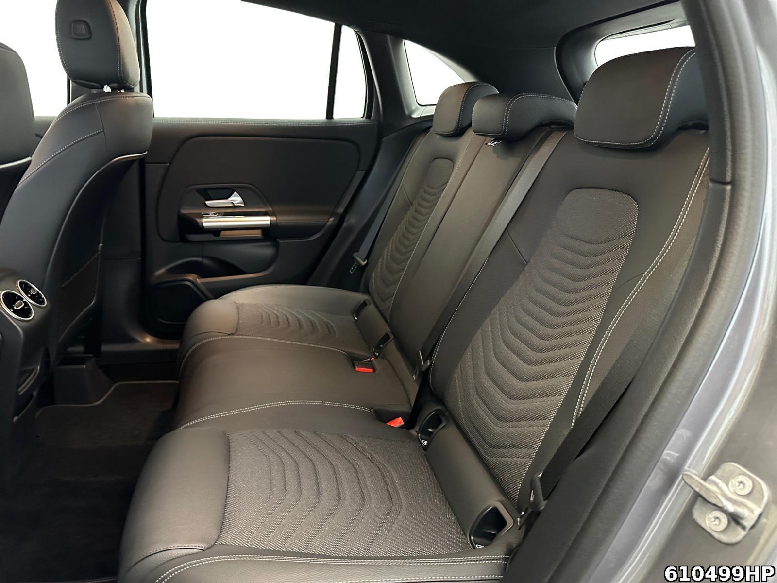 Fahrzeugabbildung Mercedes-Benz GLA 200 Progressive AHK Rückfahrkamera LED Diebs