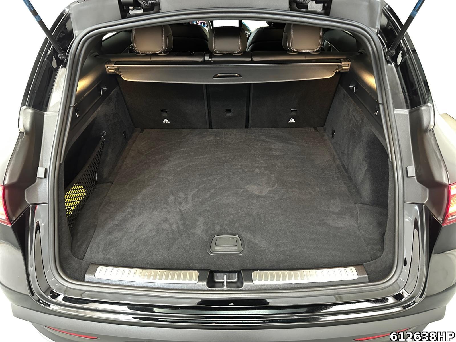 Fahrzeugabbildung Mercedes-Benz EQC 4M AMG AHK 360° Distronic 21
